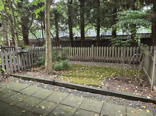 4 bedroom rental in Surrey — photo 12