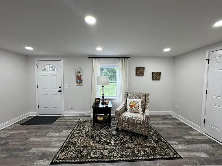 1427 Austin Ave — Photo 12