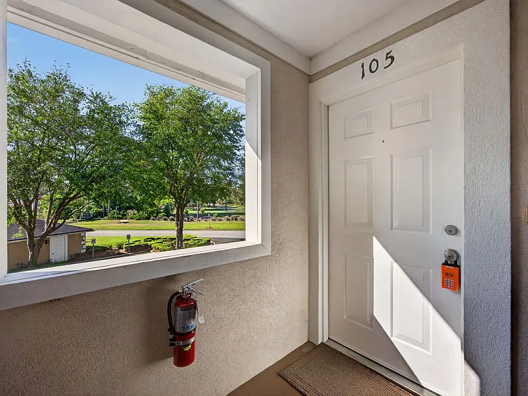 13727 Richmond Park Dr N #105 — Photo 2