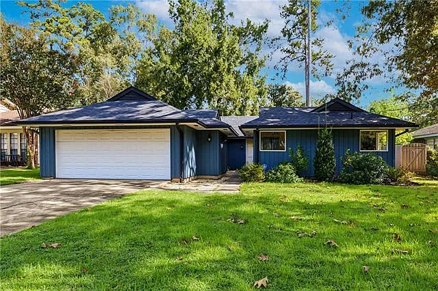 3 bed, 2.0 bath, 2000 sqft, $2,500 — Photo 1