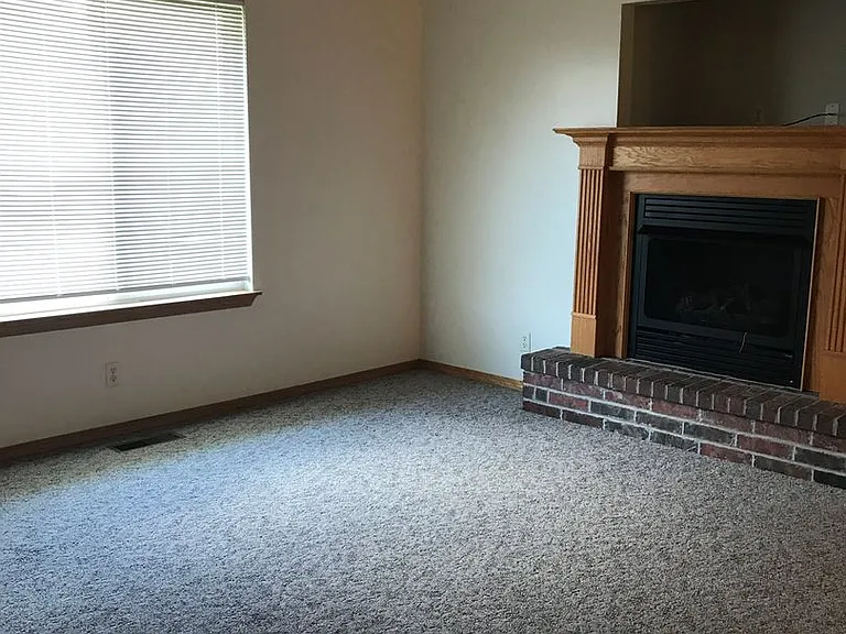 2417 W Deerfield St — Photo 3