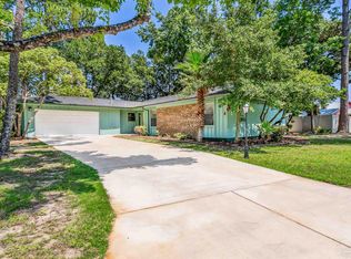 1820 Foxbriar Dr, Pensacola, FL 32507