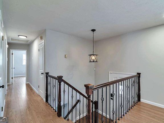 4th image of 1400 Cornwall Rd