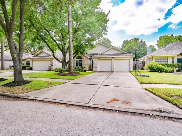 8635 Sparkling Springs Dr, Houston, TX 77095