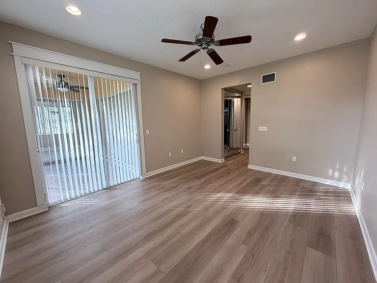 7911 NW 128th Ln #11-C — Photo 31
