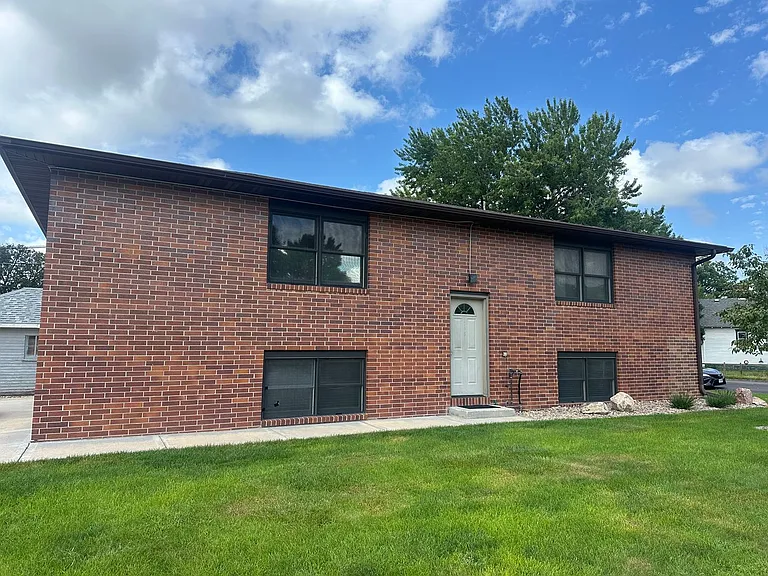 1808 W Faidley Ave — Photo 2