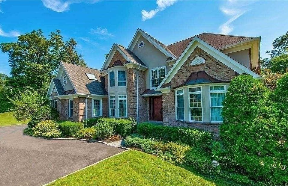 1st image of 2 Pond View Dr