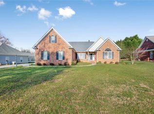 135 Silverthorne Ct, Winston Salem, NC 27103