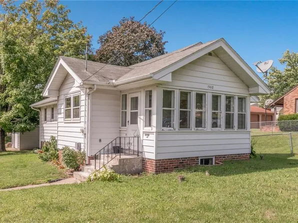 1502 E 33rd St, Des Moines, IA 50317