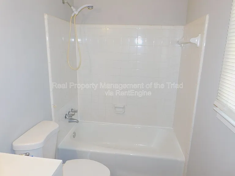 4921 Chaucer Dr — Photo 13