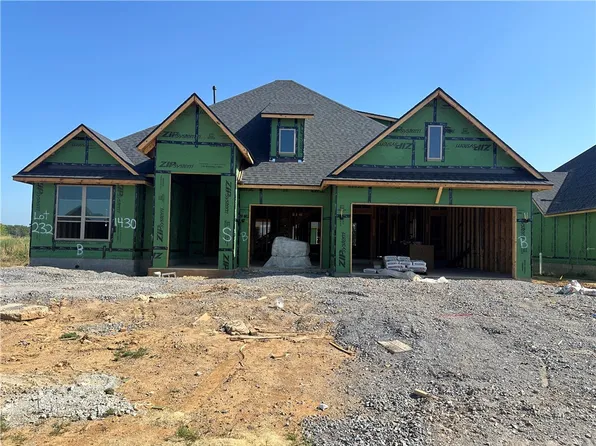 1420 Tiffany St, Centerton, AR 72719