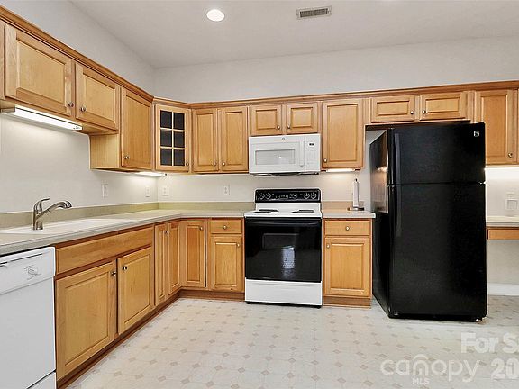 4th image of 8684 Windsor Ridge Dr