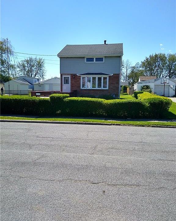 1st image of 208 Crocker St