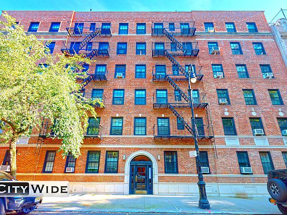 5th image of 30 Charlton St APT 5N