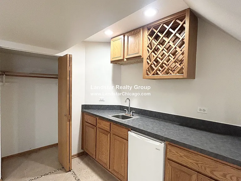 1427 N Wood St #1F — Photo 23