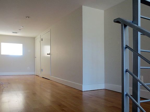 4th image of 164 Scholes St APT 4B