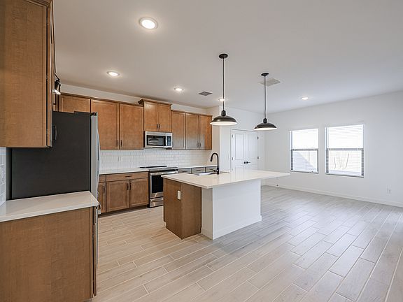 5th image of 7809 N 79th Ave
