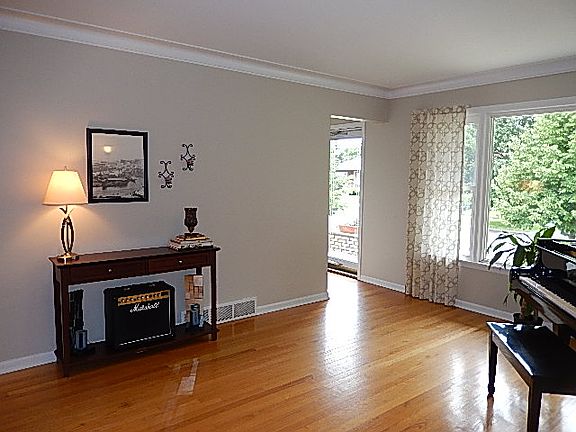 2nd image of 10109 S Karlov Ave