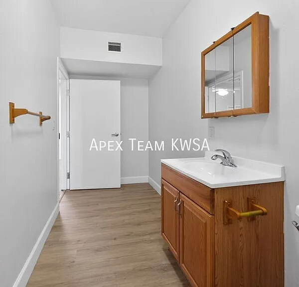 1414 W Delaware St — Photo 21