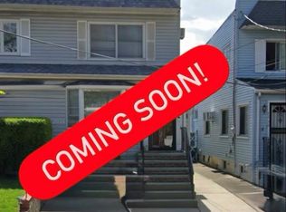 4252 249th St, Little Neck, NY 11363