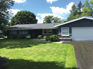 4578 E Overlook Dr, Williamsville, NY 14221