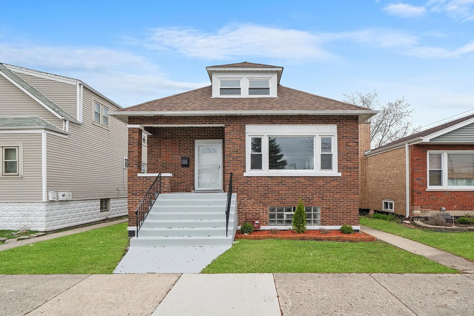 5237 S Long Ave photo 1