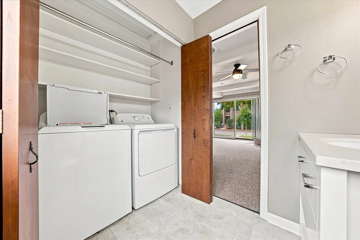 2 bed, 2.5 bath, 1500 sqft, $3,000 — Photo 4