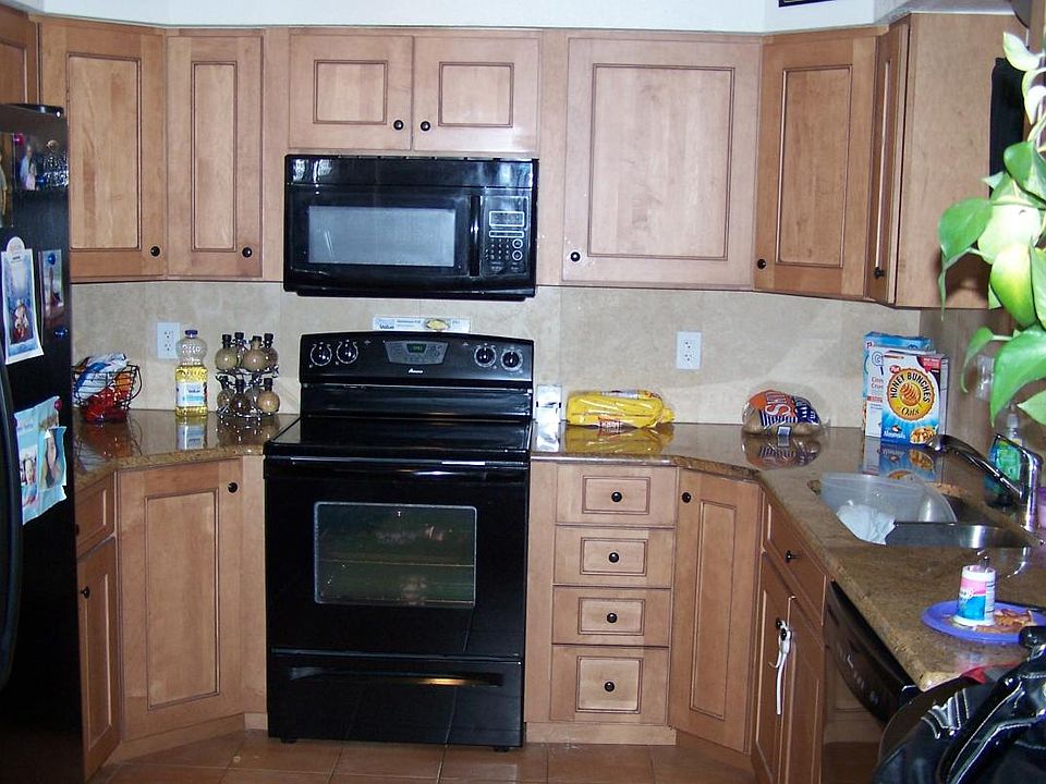 2nd image of 4683 Holland St