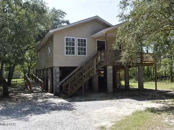 5165 Tombigbee St, Bay Saint Louis, MS 39520