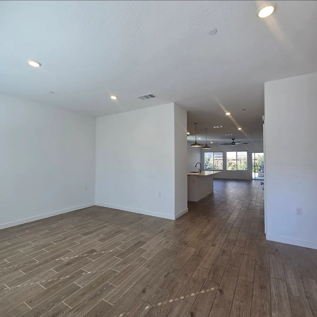 5 bed, 3.5 bath, 2985 sqft, $3,500 — Photo 2