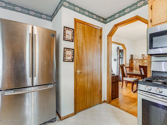 4th image of 28 Laurel Ave
