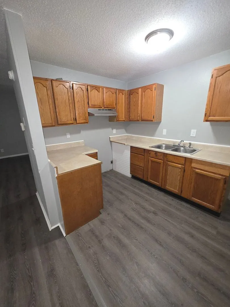 1305 Richard — Photo 3