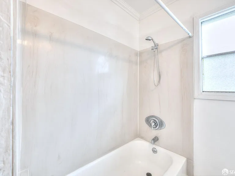 6029 Macarthur Blvd — Photo 11