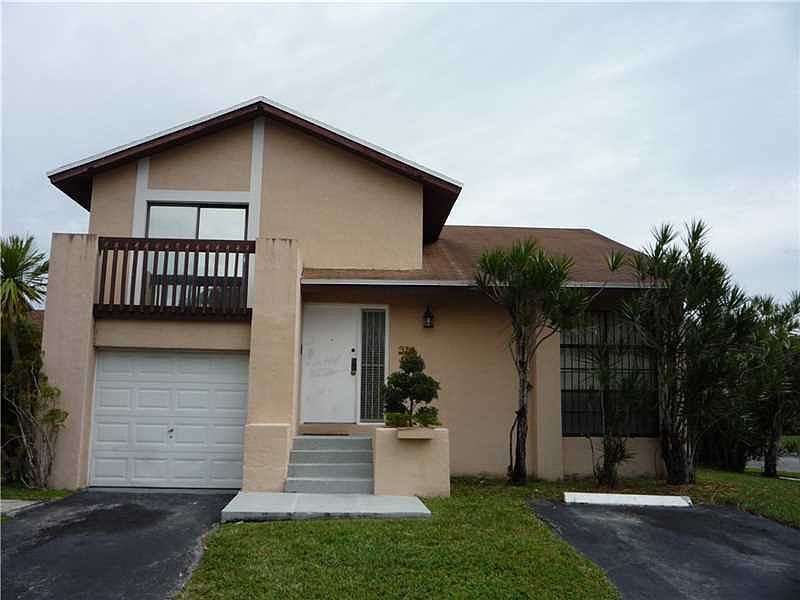 1st image of 914 NW 106 Avenue Cir