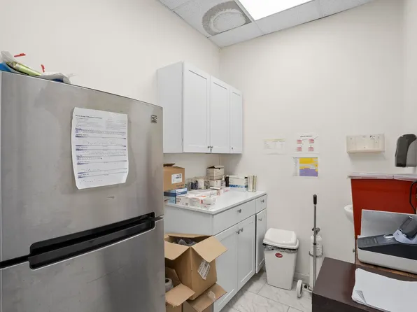 580 Montgomery Street image 4 of 21