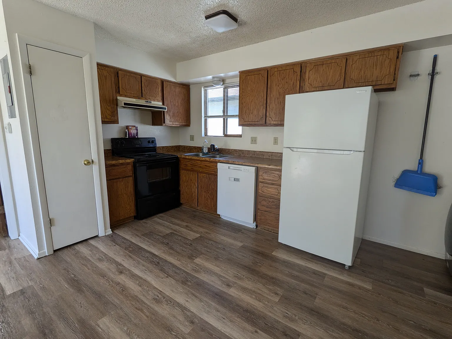 2 bed, 800 sqft, $1,250 — Photo 3