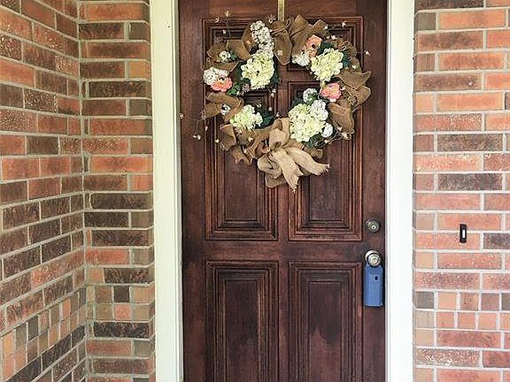Spacious Front Porch for those sweet tea afternoons!