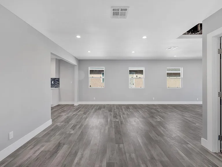 17116 Kingsbury St — Photo 7