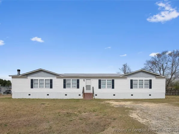 25 Remines Ct, Parkton, NC 28371