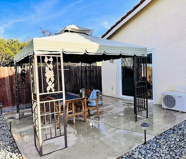 1139 E Elma St — Photo 4