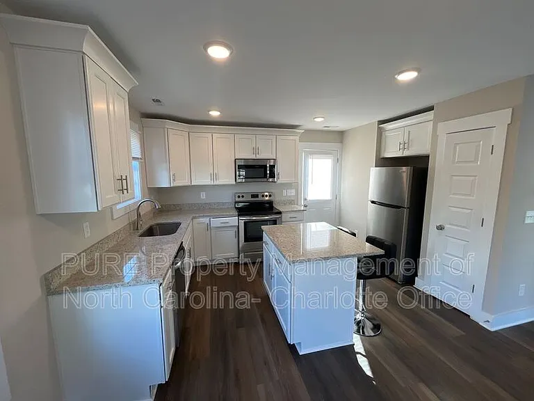 1402 Martin Luther King Ave #B — Photo 2