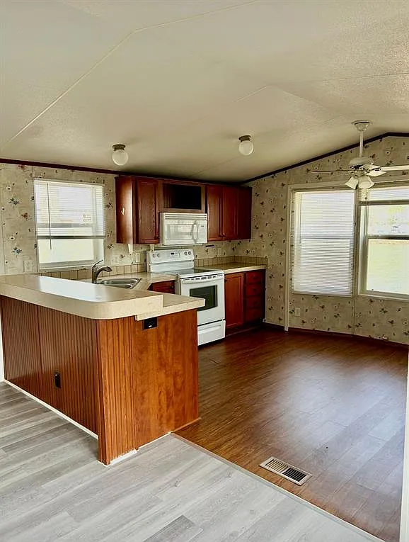 2 bed, 2.0 bath, 930 sqft, $1,500 — Photo 4