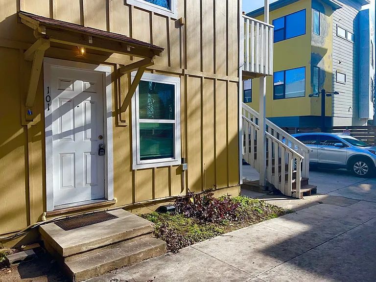 204 E 30th St #101 — Photo 2