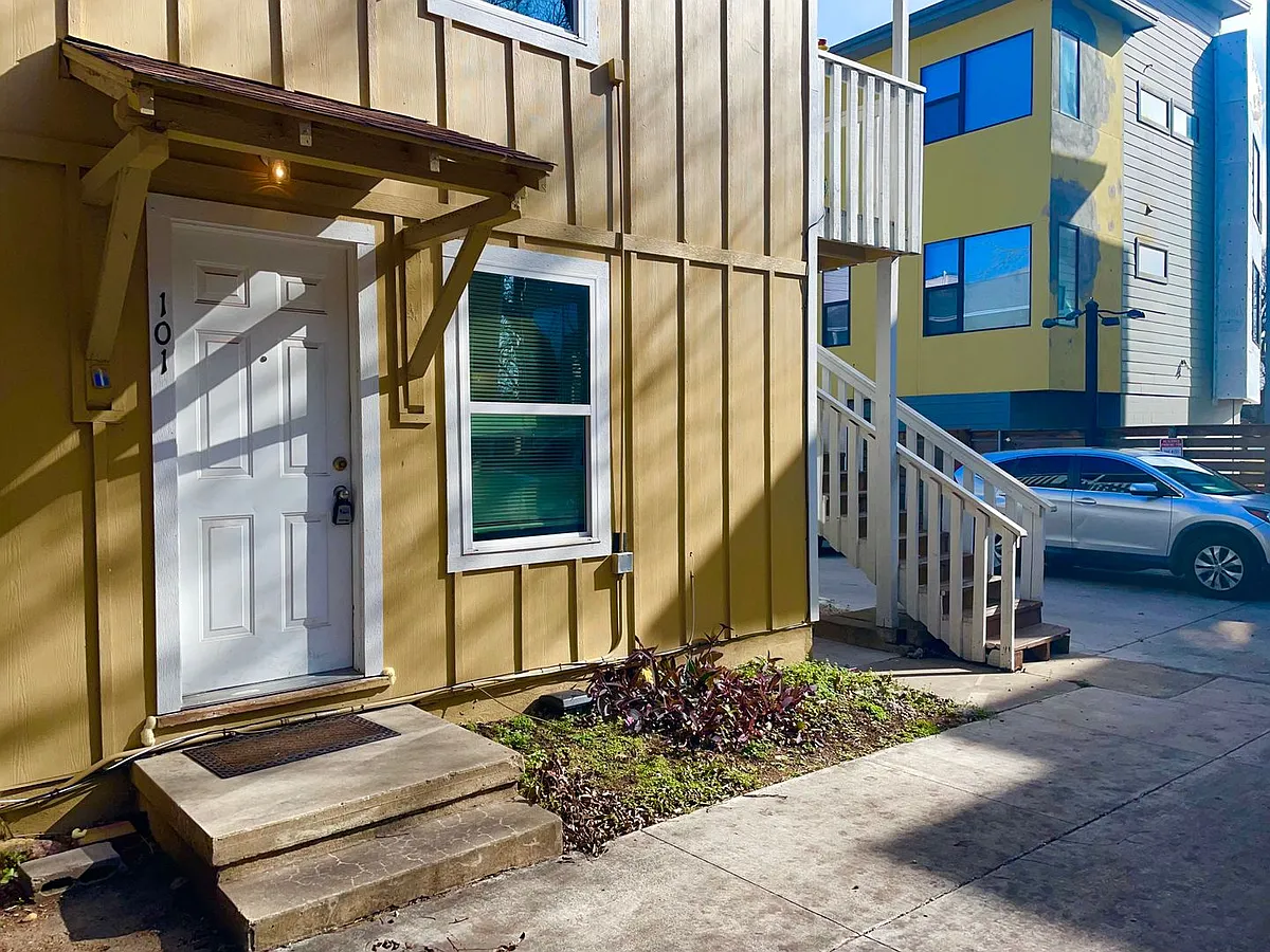 Building Photo - 204 E 30th St #101