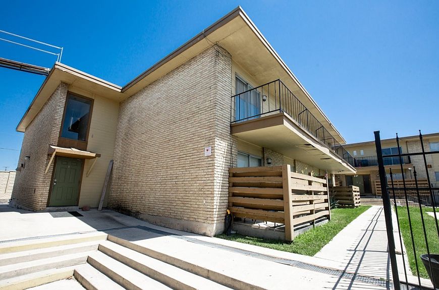 1st image of 111 Siesta Ln APT 1B