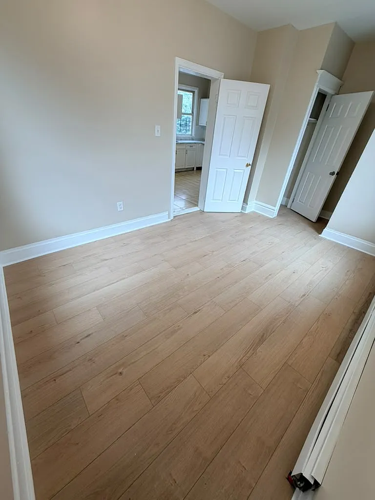 4 bed, $2,400 — Photo 4