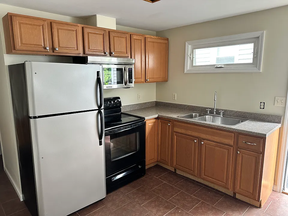 131 Mill St #1