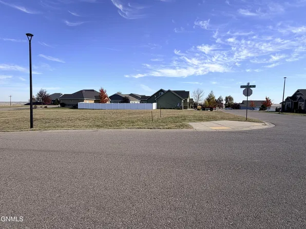 6916 University Ave N, Williston, ND 58801