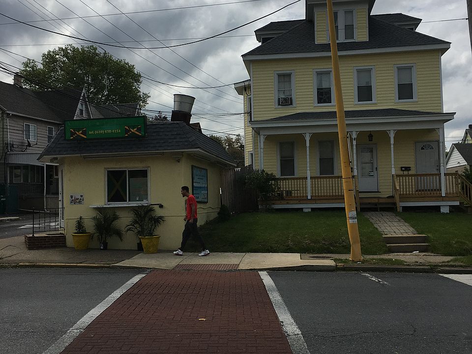 2nd image of 2300 Butler St