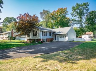 8 Garden Dr, Clifton Park, NY 12065